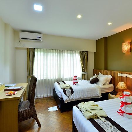 Business Alliance Hotel Yangon Extérieur photo