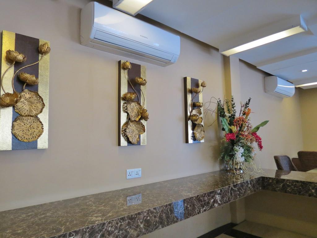 Business Alliance Hotel Yangon Extérieur photo