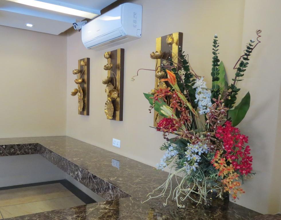 Business Alliance Hotel Yangon Extérieur photo