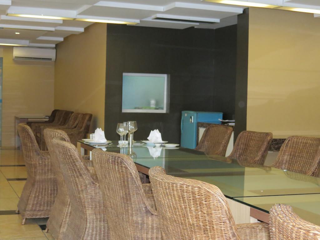 Business Alliance Hotel Yangon Extérieur photo