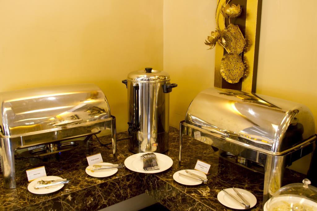 Business Alliance Hotel Yangon Extérieur photo