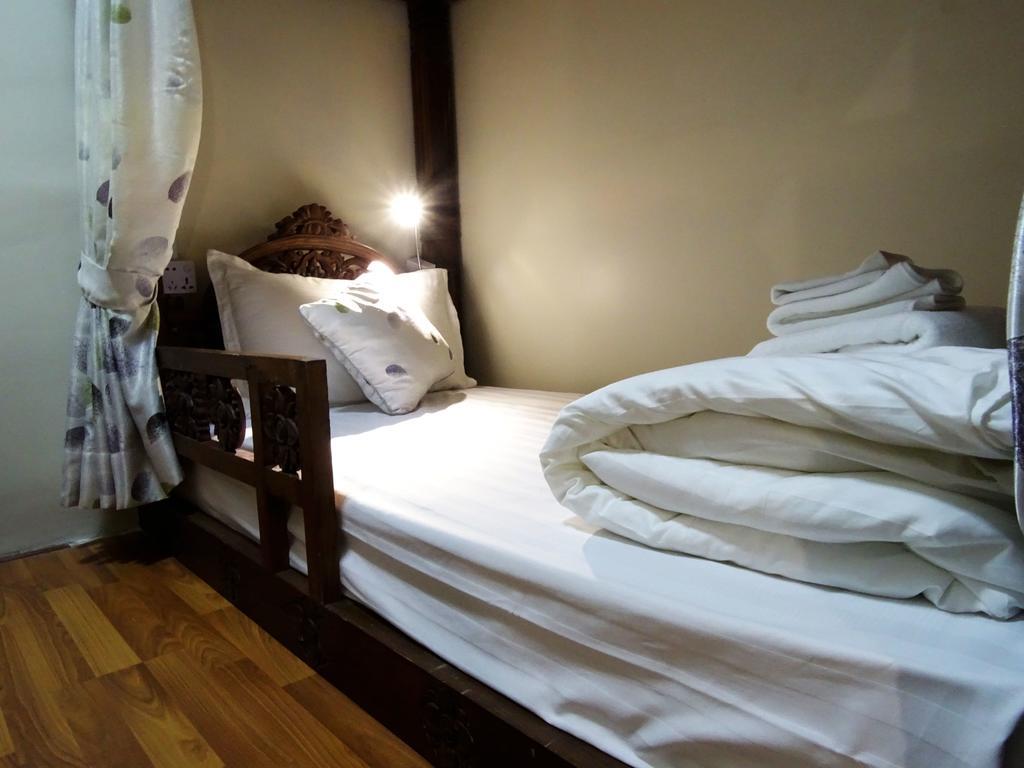 Business Alliance Hotel Yangon Extérieur photo