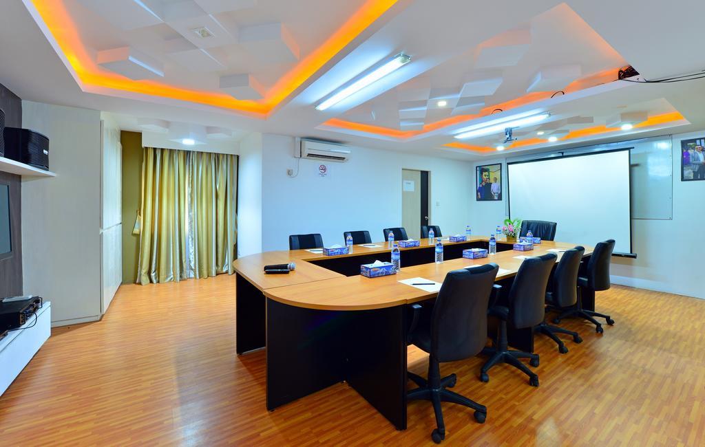 Business Alliance Hotel Yangon Extérieur photo