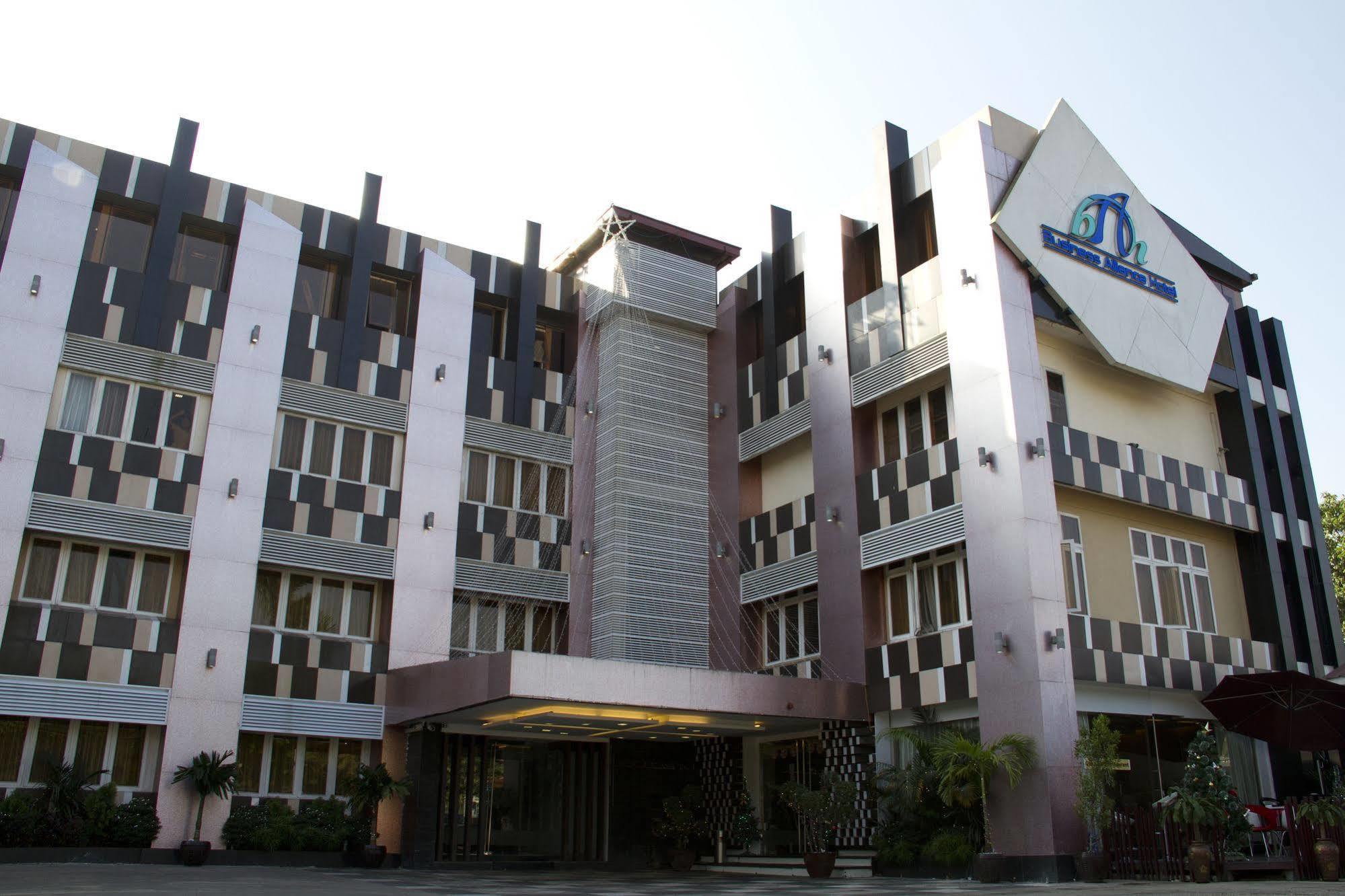 Business Alliance Hotel Yangon Extérieur photo