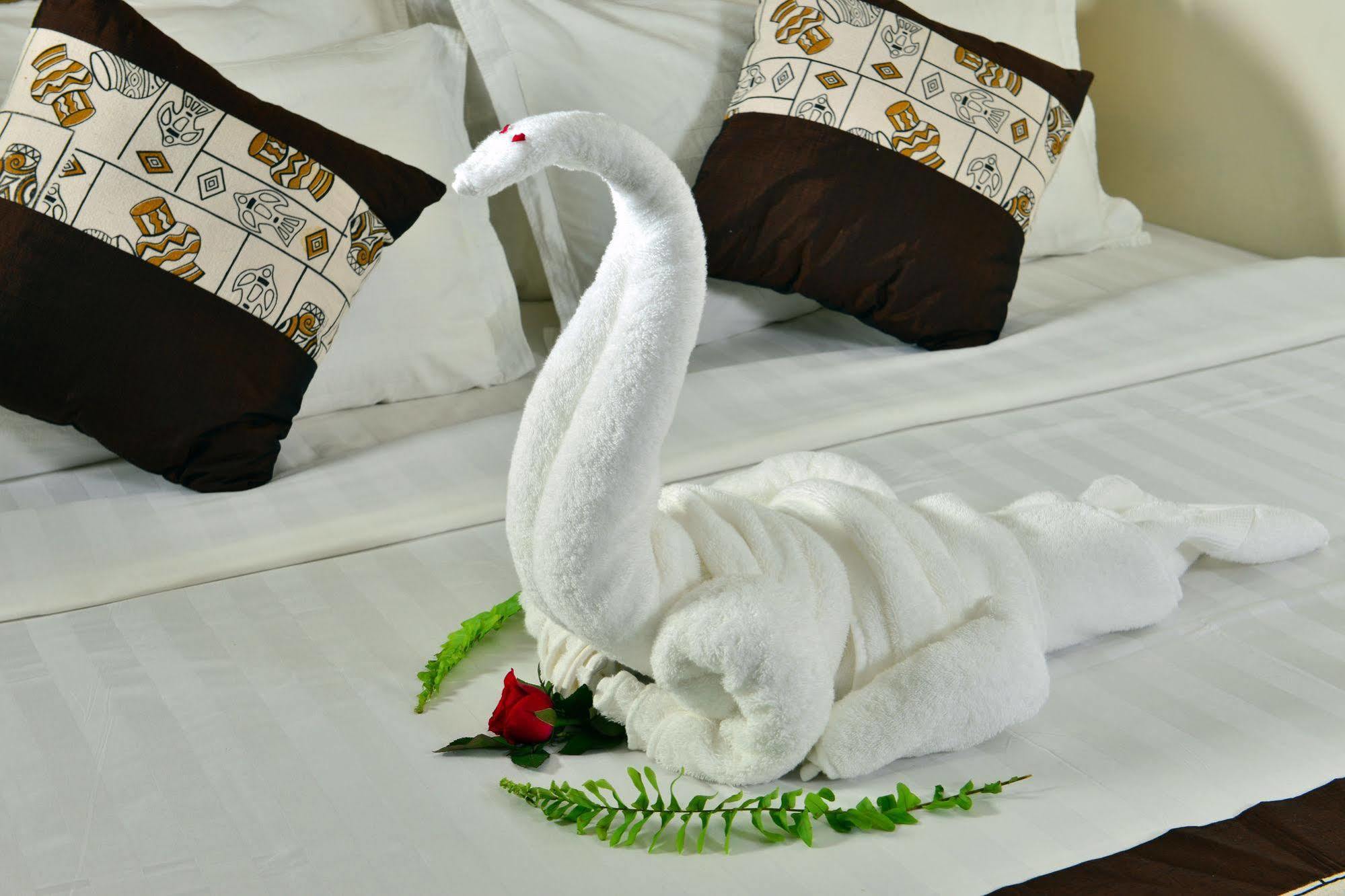Business Alliance Hotel Yangon Extérieur photo
