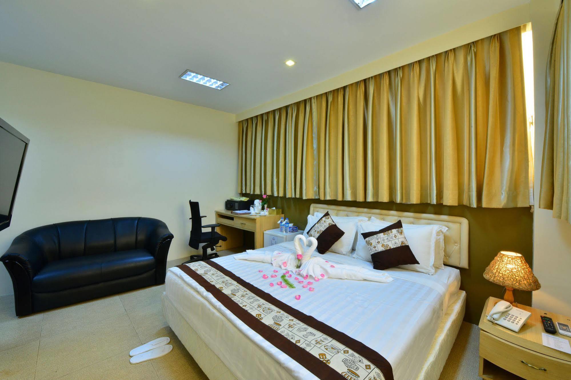 Business Alliance Hotel Yangon Extérieur photo