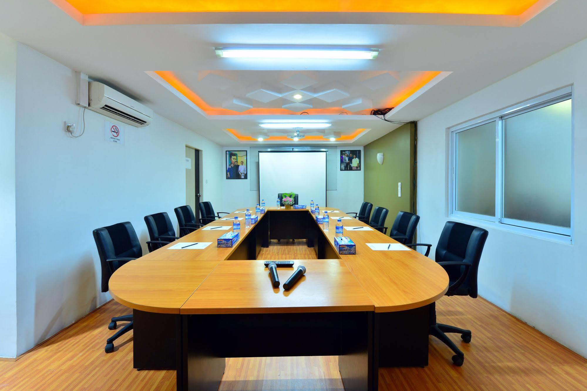 Business Alliance Hotel Yangon Extérieur photo