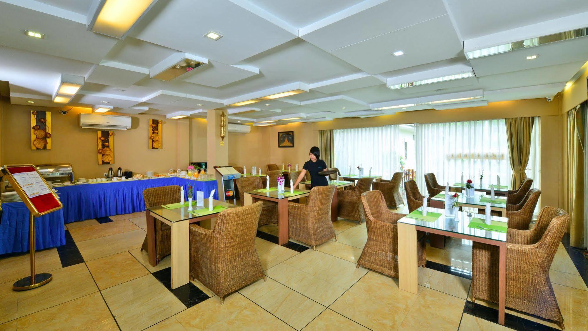 Business Alliance Hotel Yangon Extérieur photo